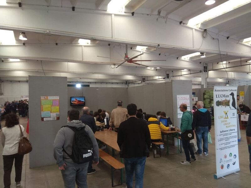 File:FotoStand-2.jpg